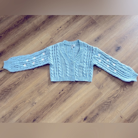 COPY - Sky & Sparrow cropped embroidered sweater - Picture 2 of 5